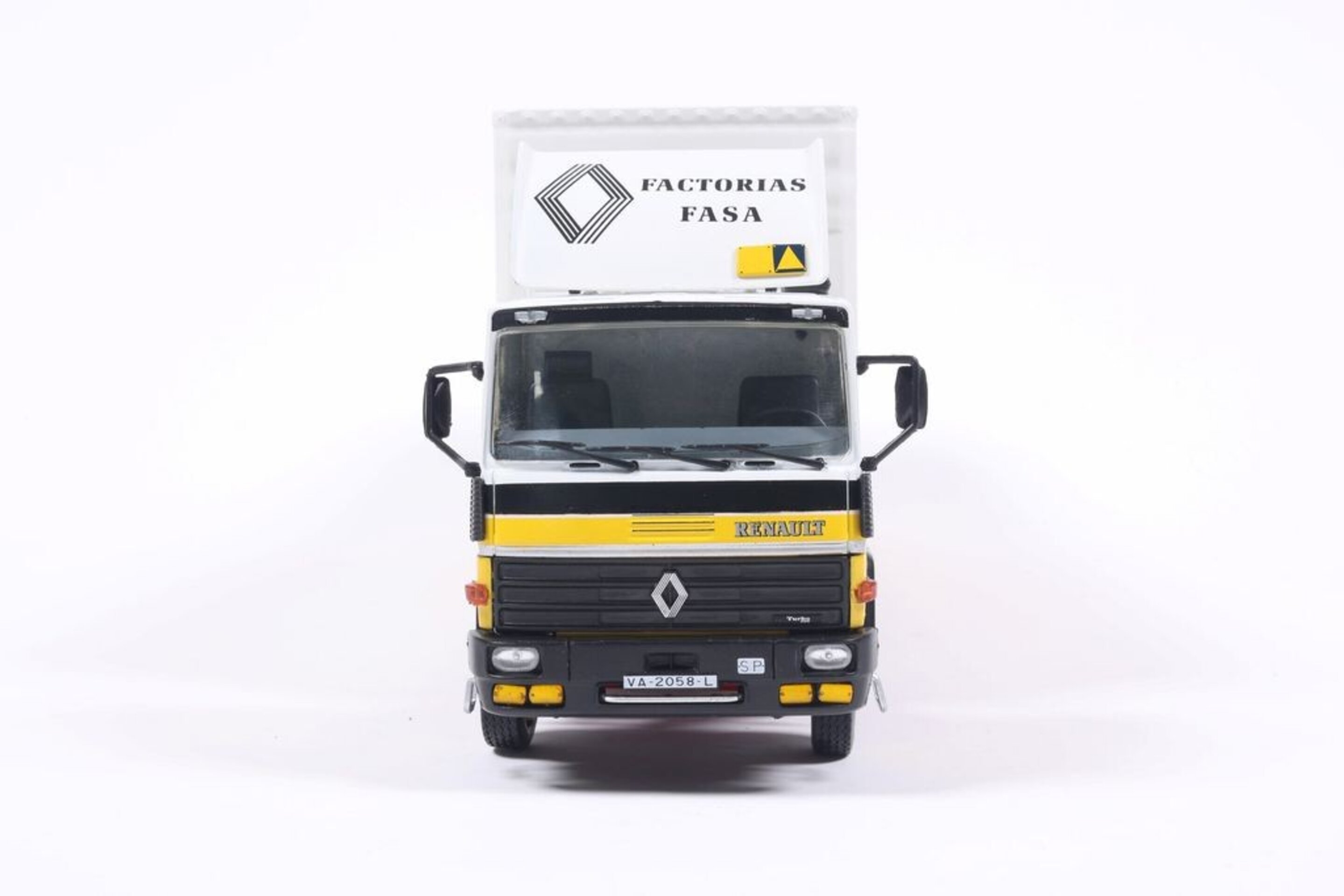 Camión Renault D 38T Barreiros (1983) - 3