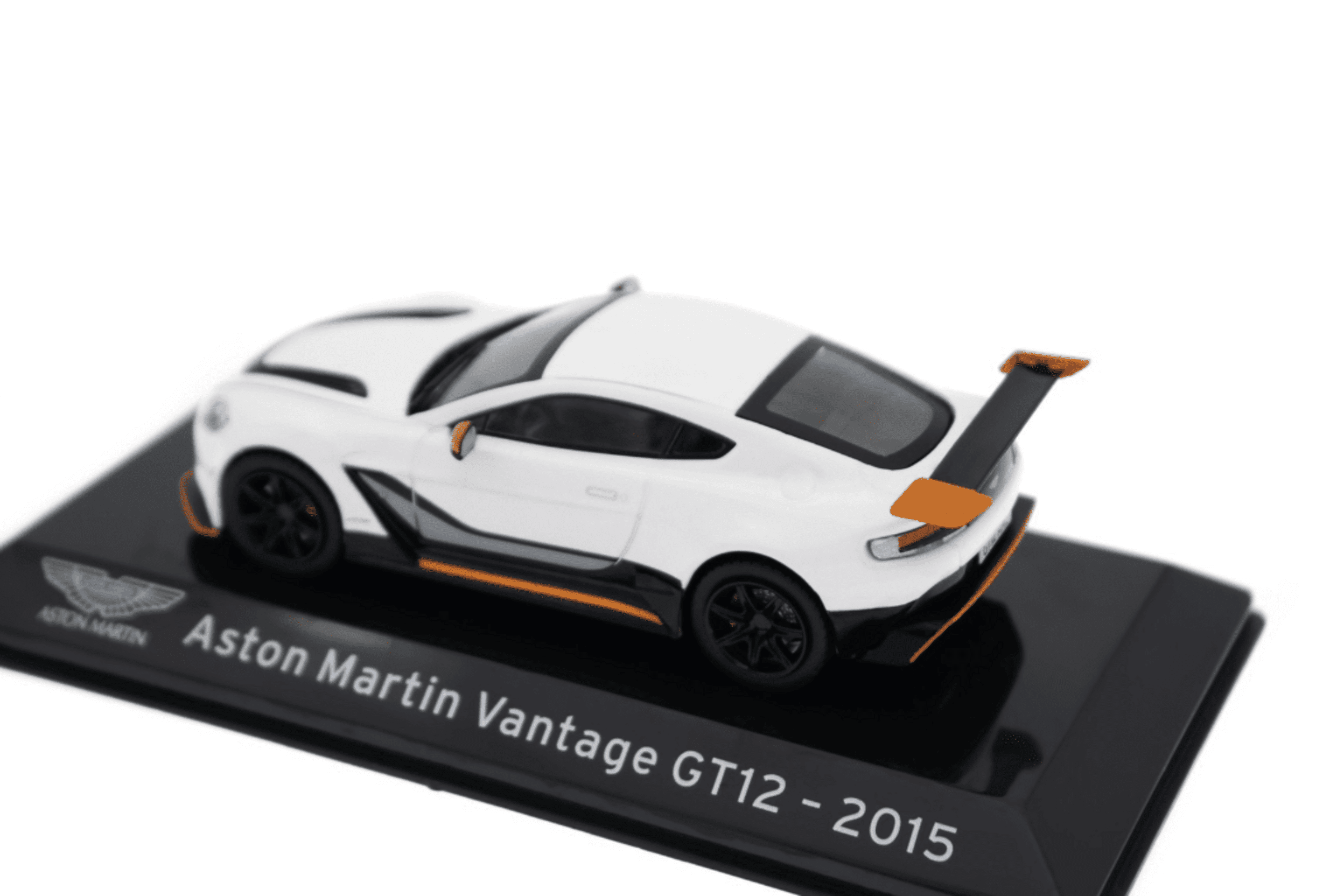 Aston Martin Vantage GT12 (2015) - 4