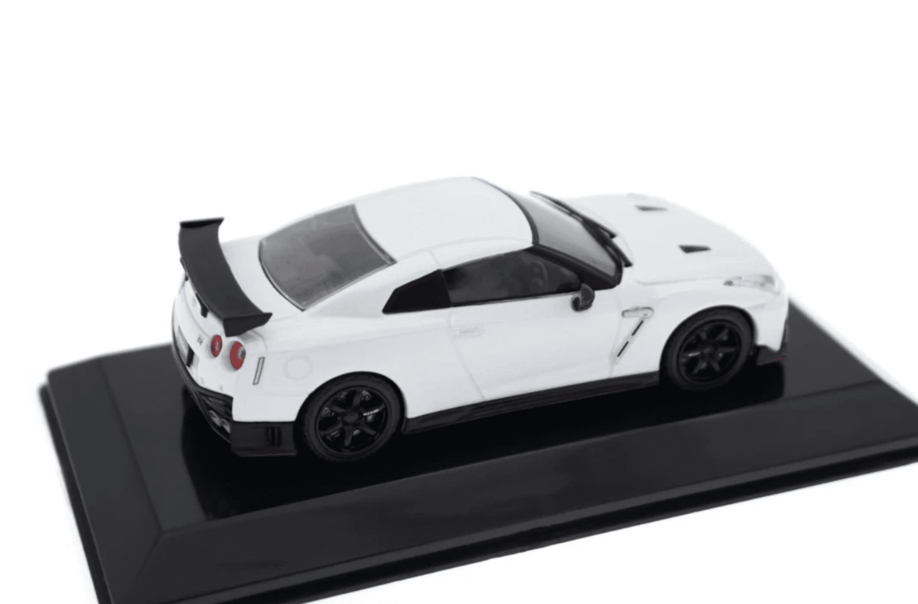 Nissan GT-R Nismo (2017) - 3