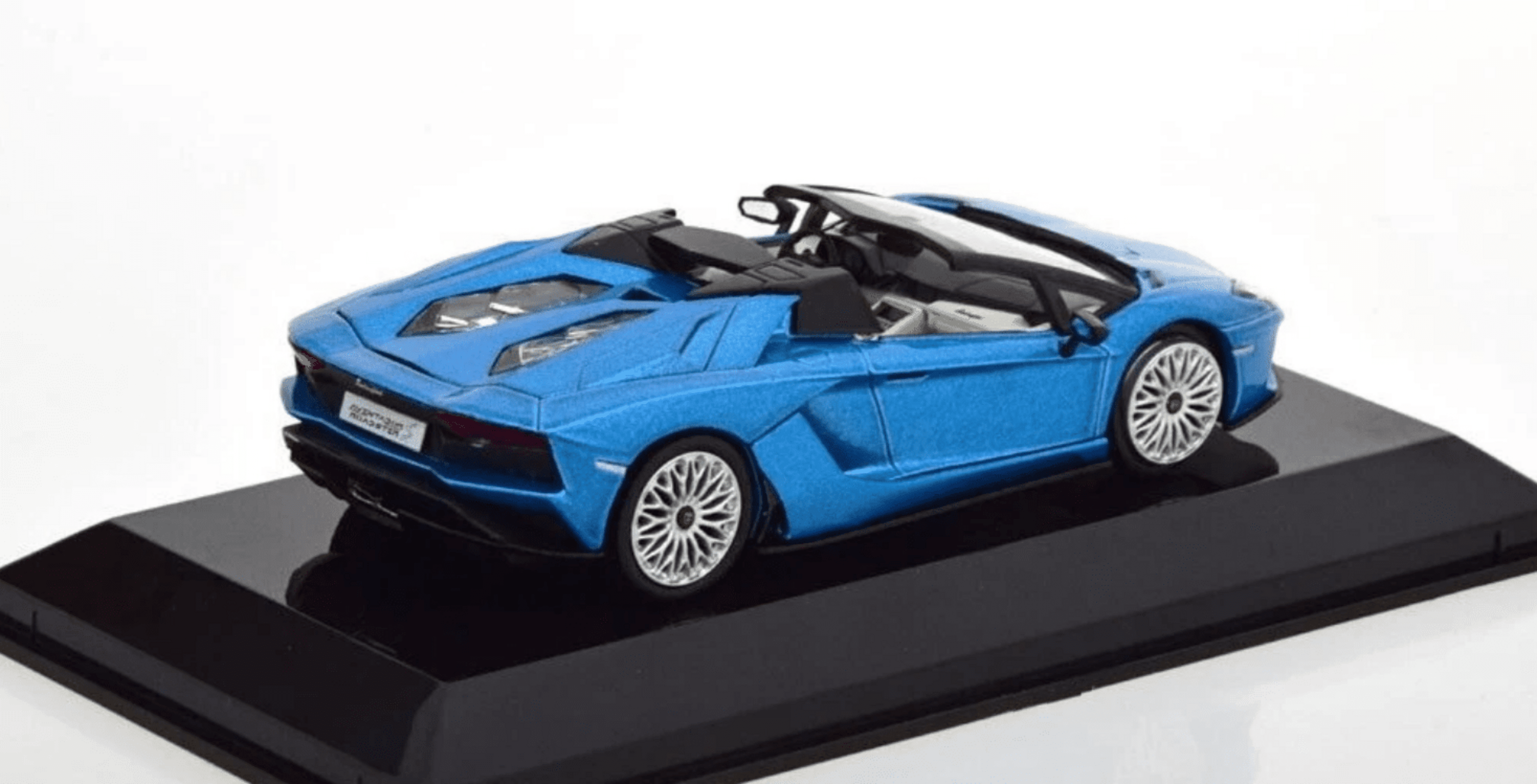 Lamborghini Aventador S Roadster (2017) - 3