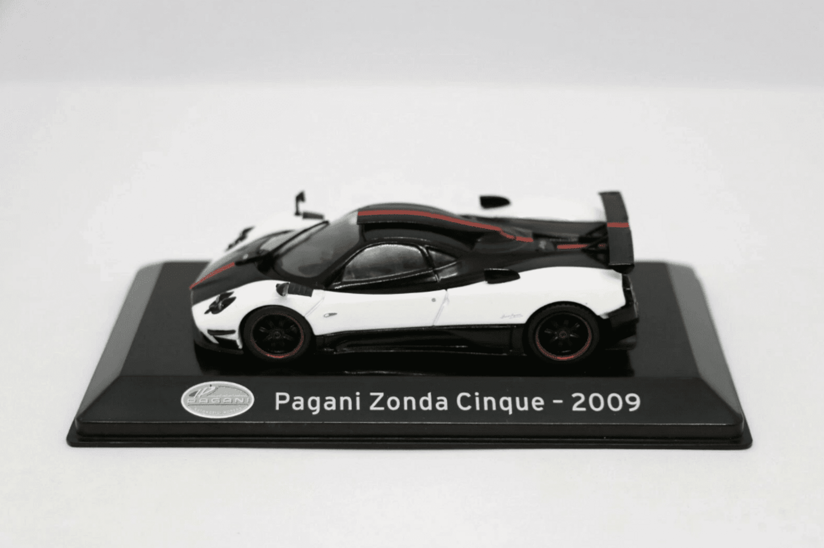 Pagani Zonda Cinque (2009) - 4