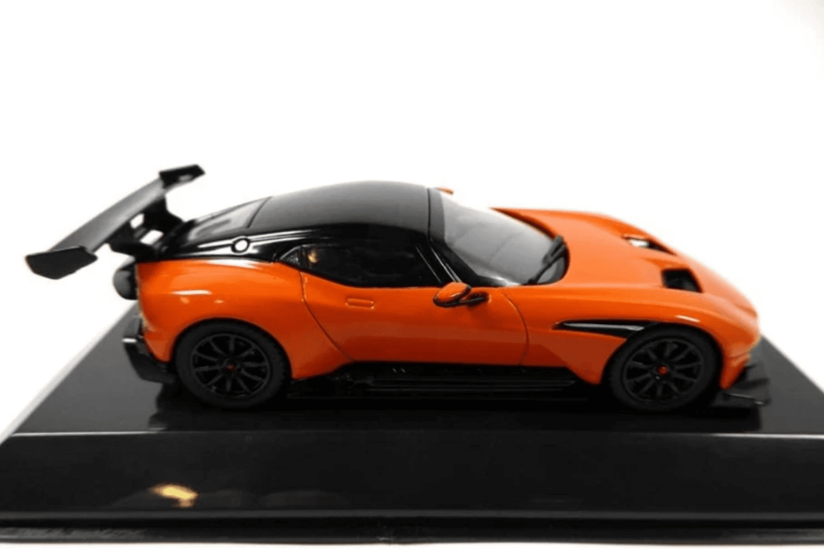 Aston Martin Vulcan (2015) - 3