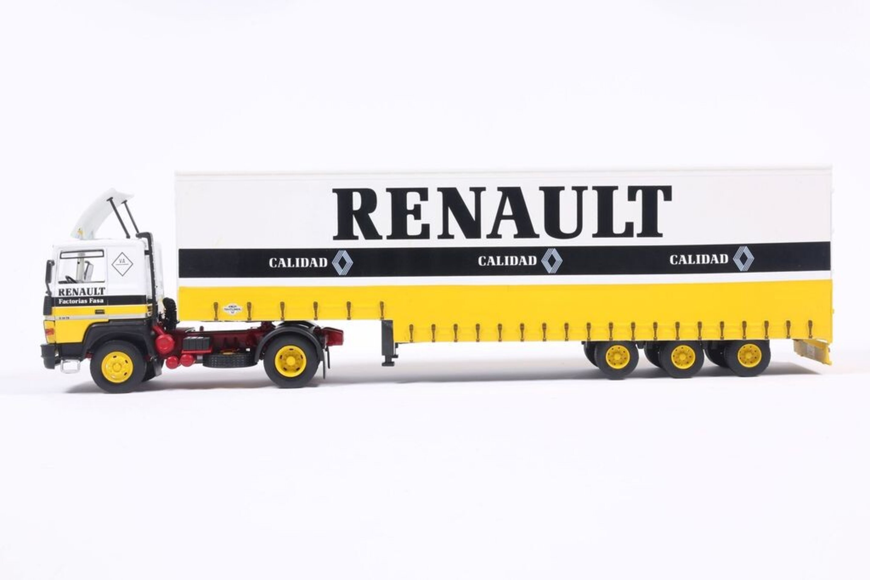 Camión Renault D 38T Barreiros (1983) - 2