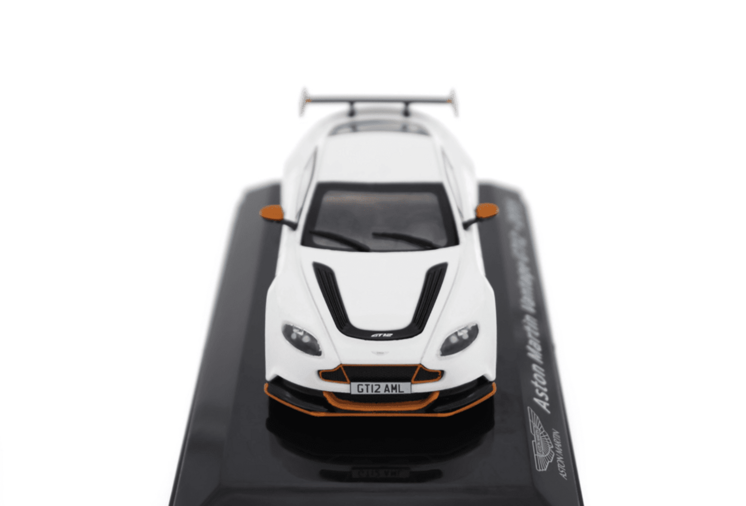 Aston Martin Vantage GT12 (2015) - 8